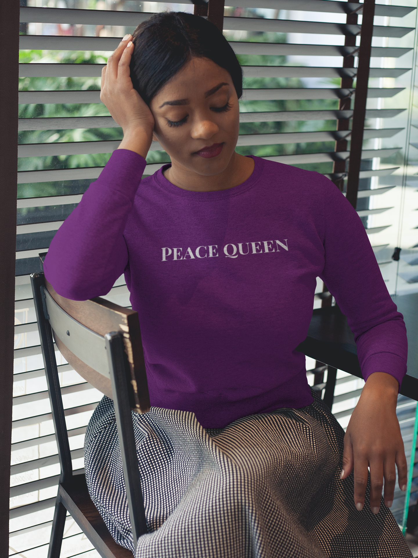 Peace Queen (Heavy Blend™ Crewneck Sweatshirt)